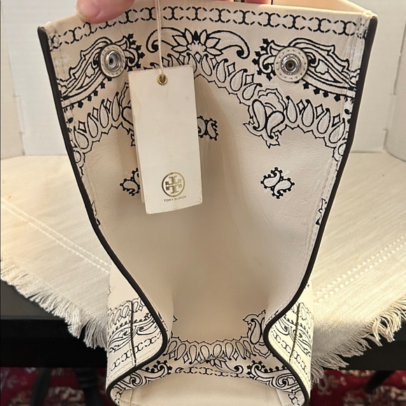 Tory Burch- Ella Printed Leather Tote in Ivory Americana Bandana, EUC - Picture 11 of 17